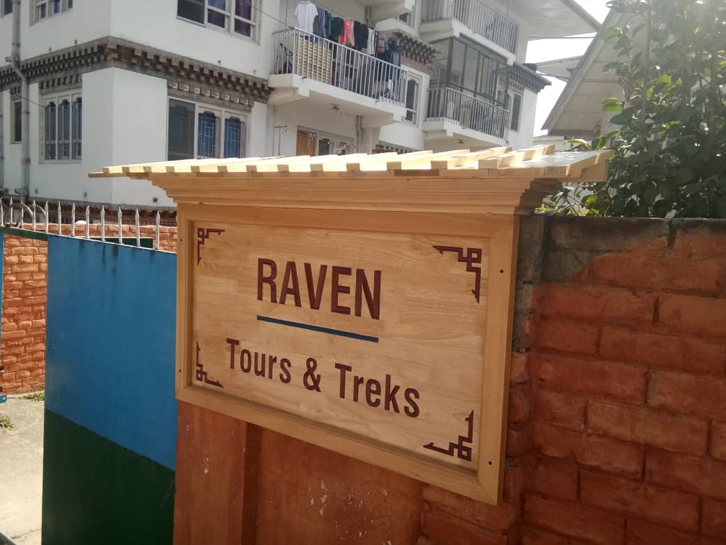 Office furniture made of rubber wood